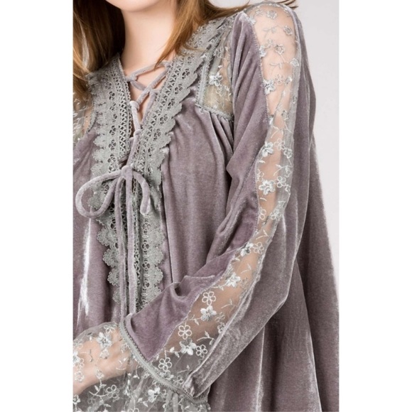 🖤LAST1️⃣🖤New Gorgeous POL Gray Velvet Top With Lace Adorned Appliqué - Picture 5 of 6